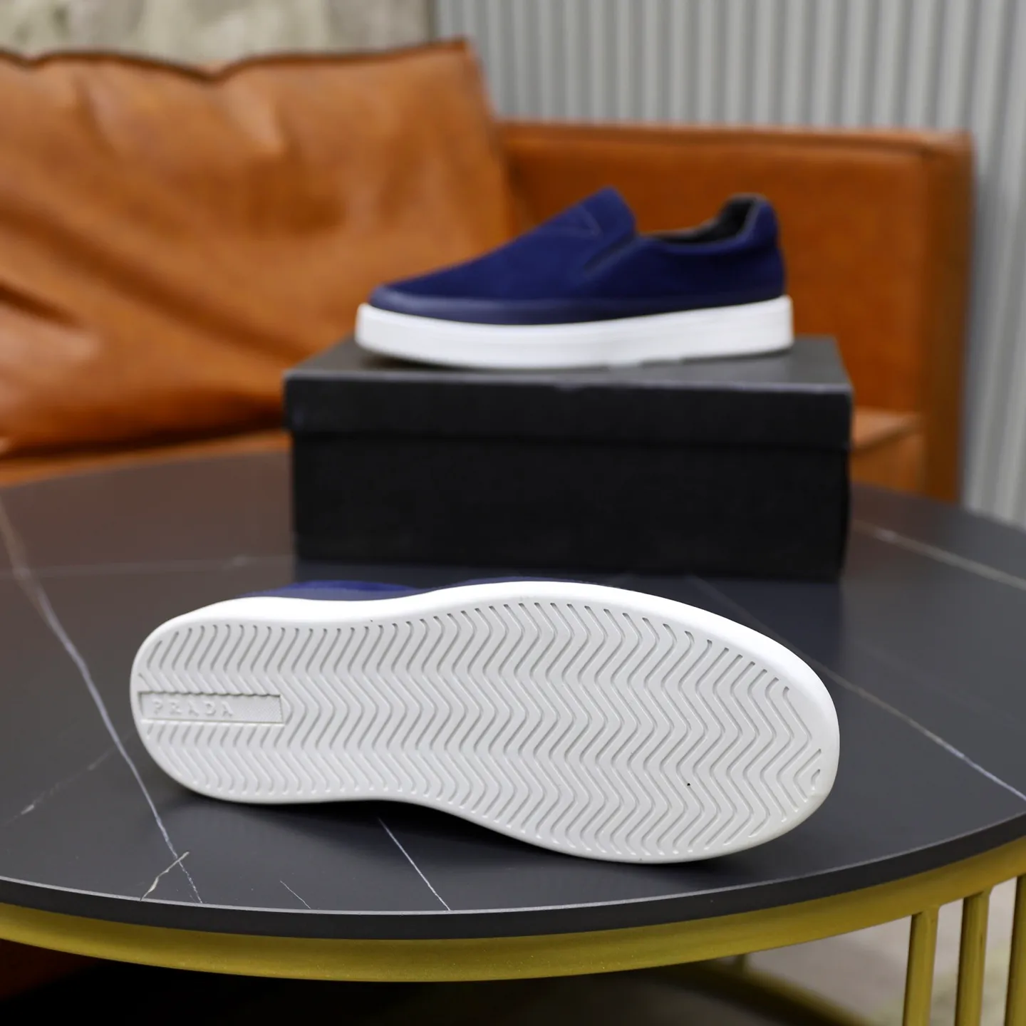 Ex-factory price: 420💰🙅‍♂️🙅‍♂️🙅‍♂️ Brand: PRADA Standard code: 38-44 (45 customized) Grade: Same as the official website Material: Original leather splicing, comfortable and breathable lining, original wear-resistant outsole Style category: Men's fashionable casual shoes, running shoes, noble luxury brand elements, top luxury Color: actual picture color